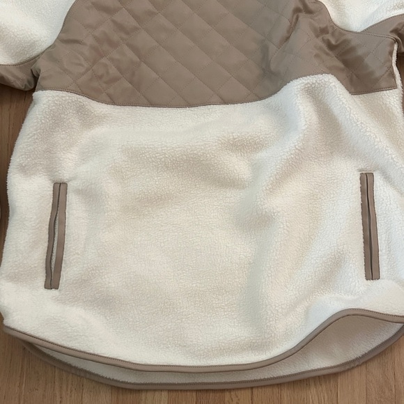 NWT Abercrombie & Fitch - Cream and Tan Quilted Asymmetrical Button Pullover - L - Picture 5 of 9